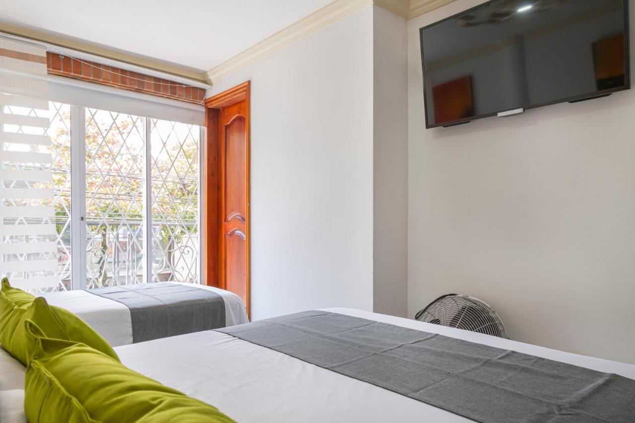 Hotel Boutique Laureles Home - Ayenda 1258 (Adults Only) Medellin Bagian luar foto