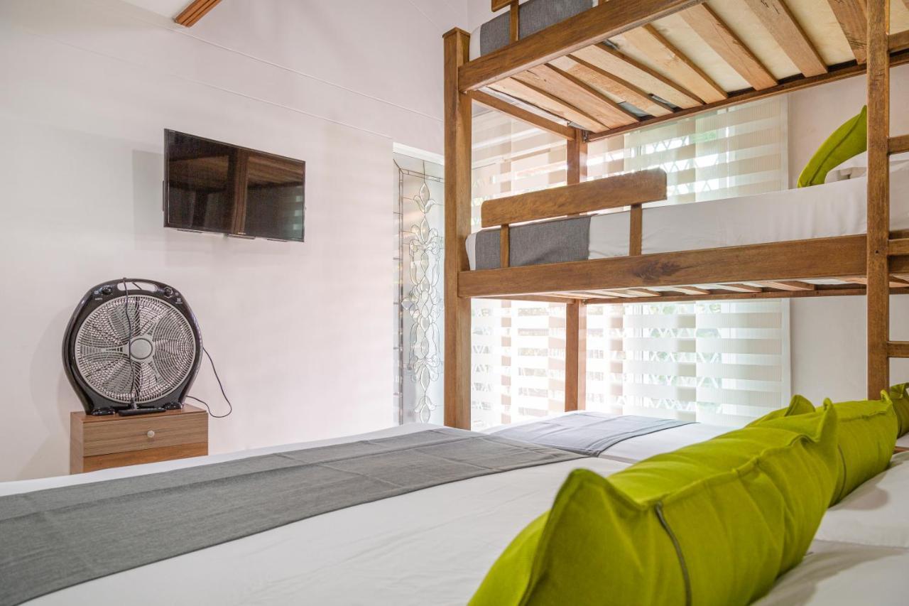 Hotel Boutique Laureles Home - Ayenda 1258 (Adults Only) Medellin Bagian luar foto