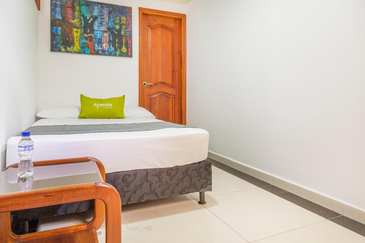 Hotel Boutique Laureles Home - Ayenda 1258 (Adults Only) Medellin Bagian luar foto
