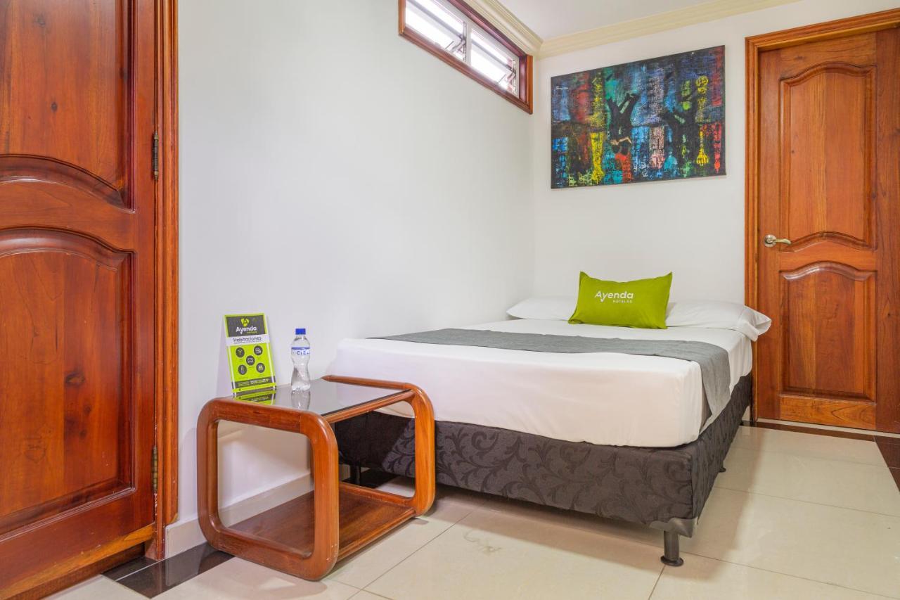 Hotel Boutique Laureles Home - Ayenda 1258 (Adults Only) Medellin Bagian luar foto